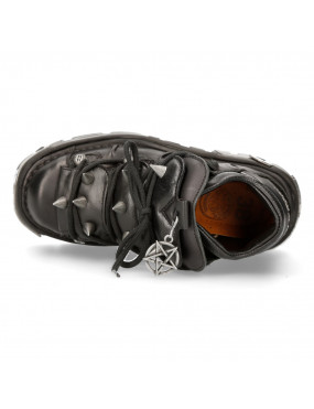 ZAPATOS GOTICOS DE PIEL NEGROS CON PINCHOS