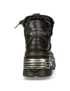 Platform boot with pointed toe and rear reactor