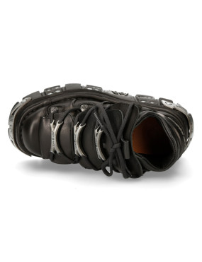 Platform boot with pointed toe and rear reactor